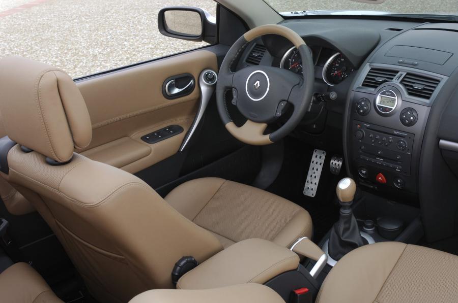  Renault Megane Coupe Cabriolet 2006 года  (фото 8 из 15)